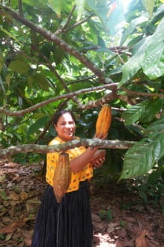 lady with cacao pod
